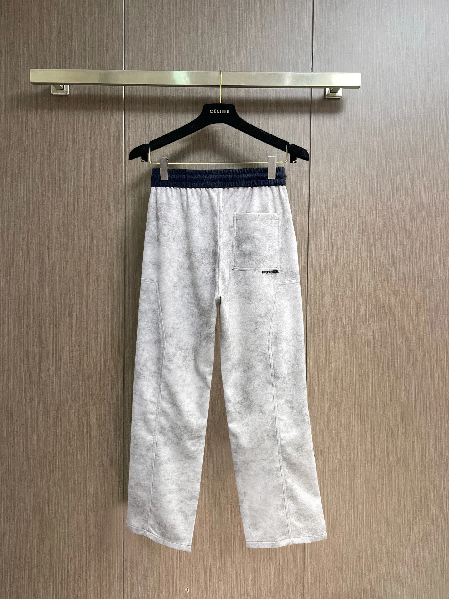 Balenciaga 🆕2026 Autumn and Winter New Arrival Casual Pants! 🎁On sale simultaneously on the official website. Brand Classic LOGO casual pants, customized fabrics, excellent comfort and strong touch. Highly recognisable, perfect appearance and craftsmanship. Size:M-3XL